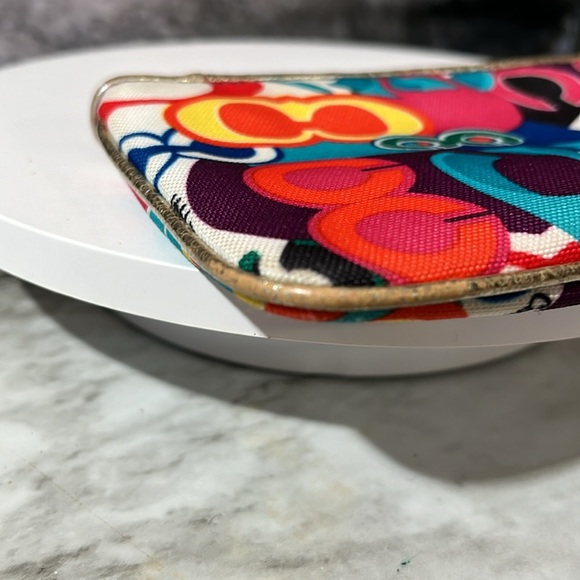 COACH GRAFFITI POPPY WRISTLET/CLUTCH IN GUC - Picture 10 of 13